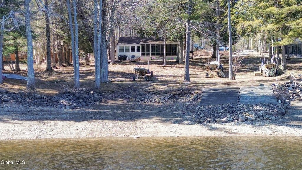 14 Bullis Priv Road, Edinburg, NY 12134