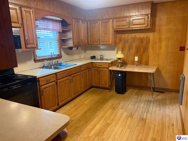 5828 Leitchfield Loop Road, Cecilia, KY 42724