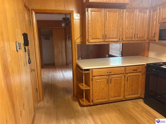 5828 Leitchfield Loop Road, Cecilia, KY 42724
