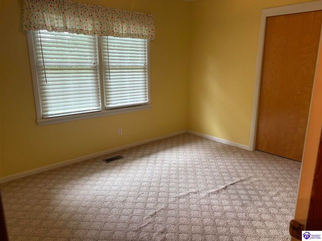 5828 Leitchfield Loop Road, Cecilia, KY 42724