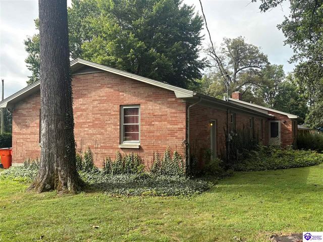 5828 Leitchfield Loop Road, Cecilia, KY 42724