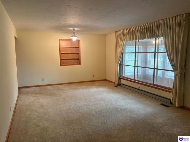 5828 Leitchfield Loop Road, Cecilia, KY 42724