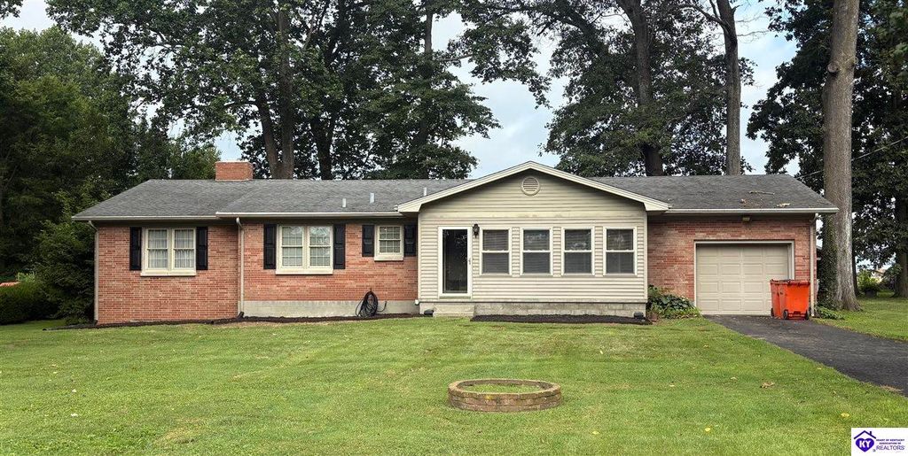 5828 Leitchfield Loop Road, Cecilia, KY 42724