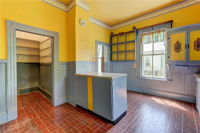 712 S Main Street, Reidsville, NC 27320