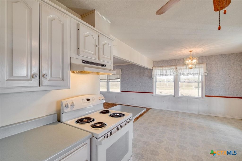 Image 10 of property listing at 829 State Highway 21, Cedar Creek, TX 78612