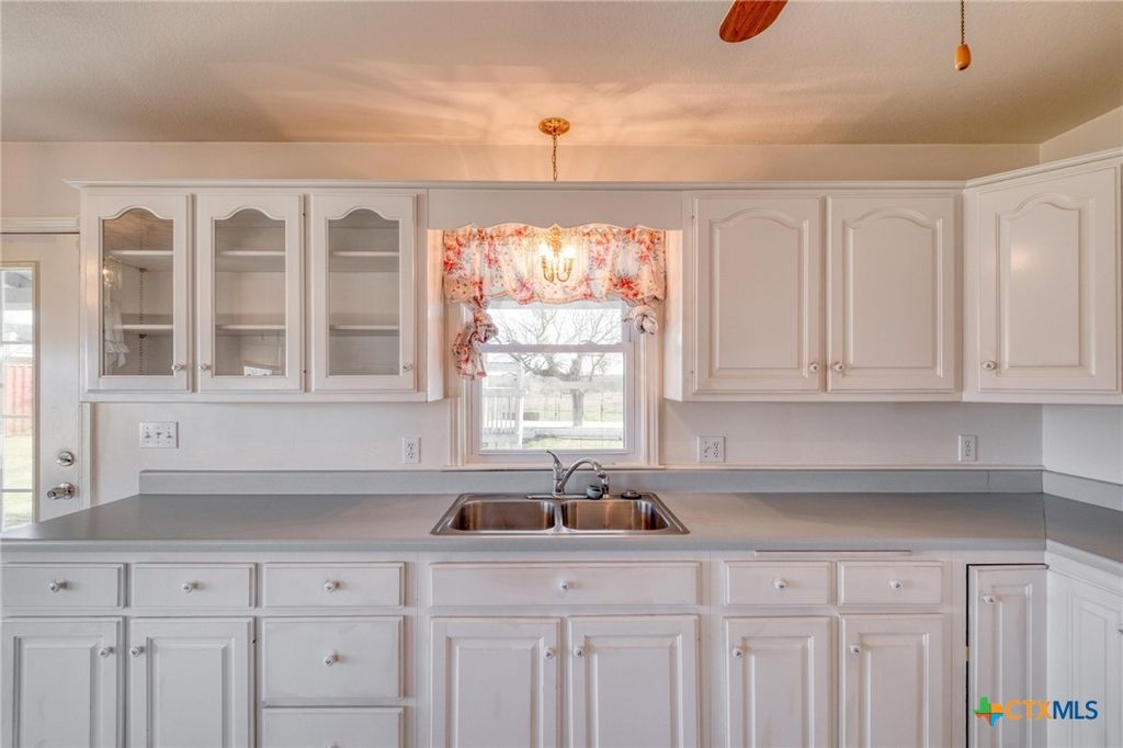 Image 11 of property listing at 829 State Highway 21, Cedar Creek, TX 78612