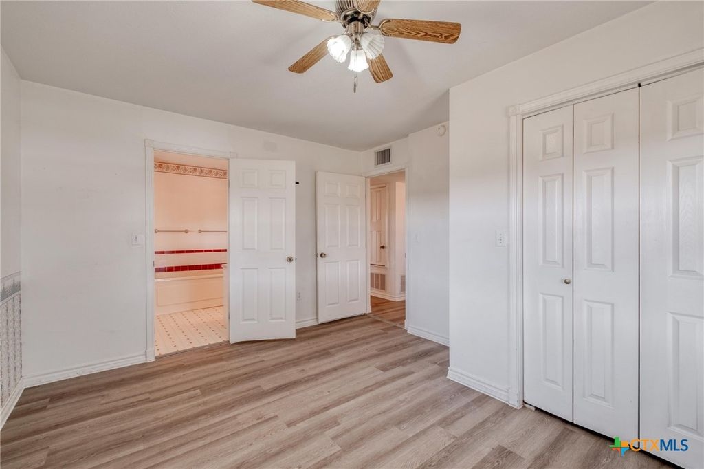 Image 15 of property listing at 829 State Highway 21, Cedar Creek, TX 78612