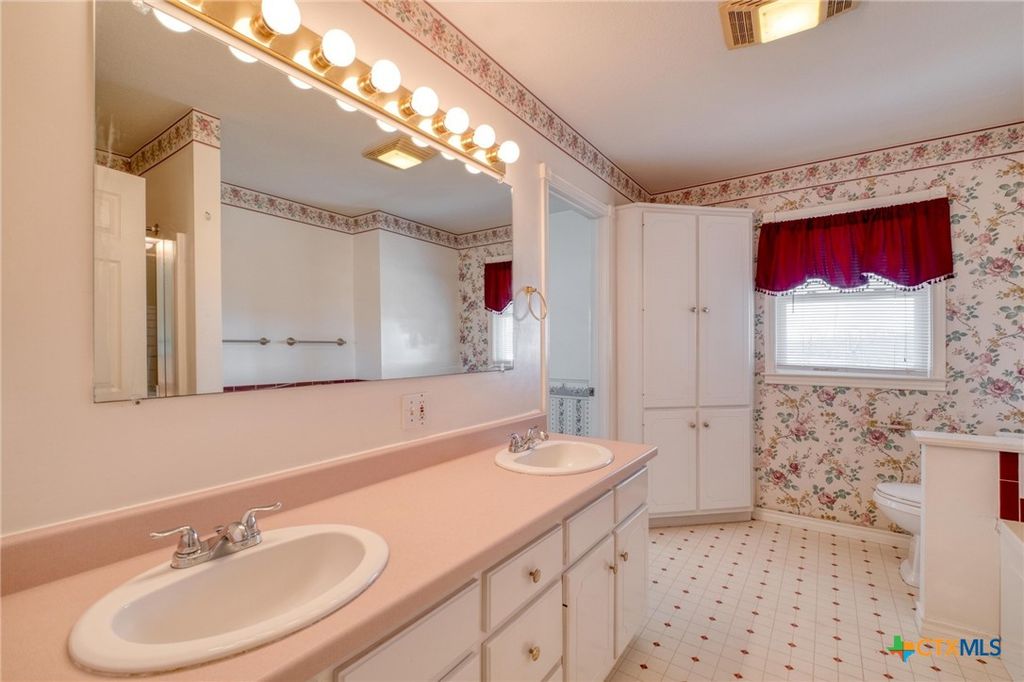 Image 16 of property listing at 829 State Highway 21, Cedar Creek, TX 78612