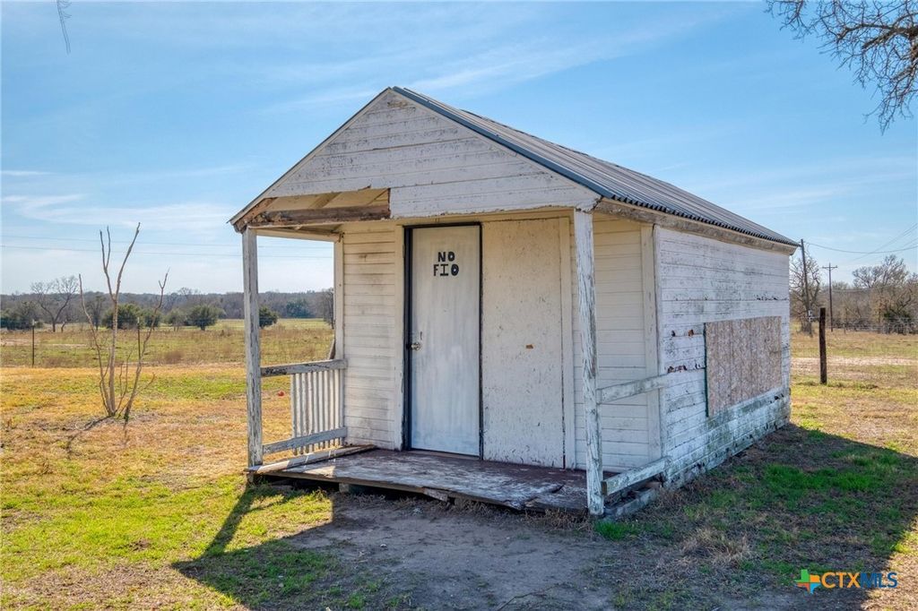 Image 33 of property listing at 829 State Highway 21, Cedar Creek, TX 78612