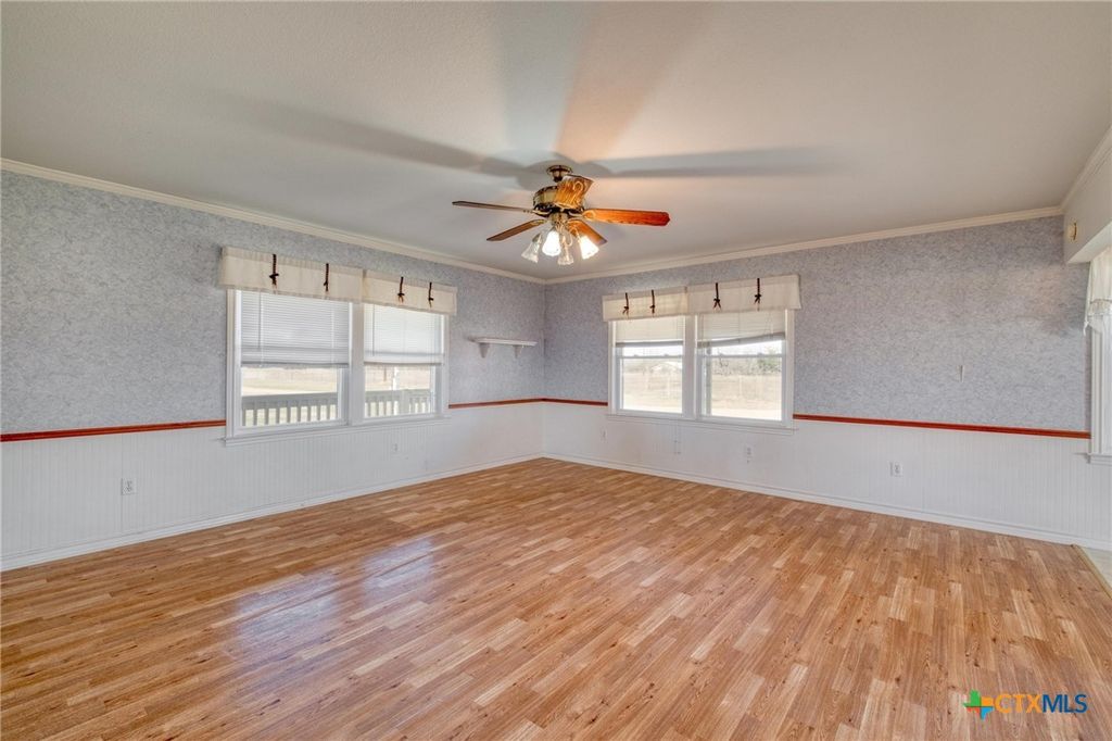 Image 6 of property listing at 829 State Highway 21, Cedar Creek, TX 78612