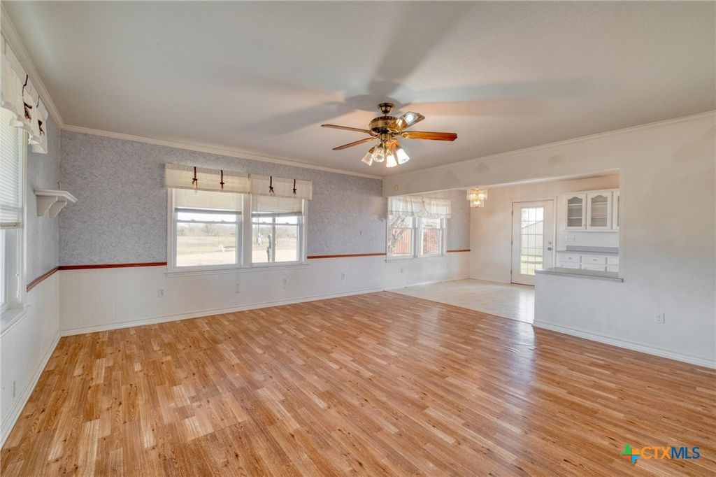 Image 7 of property listing at 829 State Highway 21, Cedar Creek, TX 78612