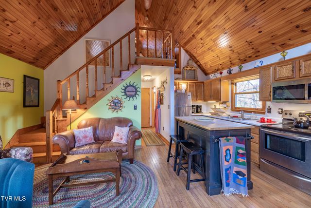 32209 Rambo Street, Damascus, VA 24236