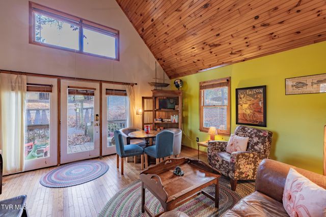 32209 Rambo Street, Damascus, VA 24236