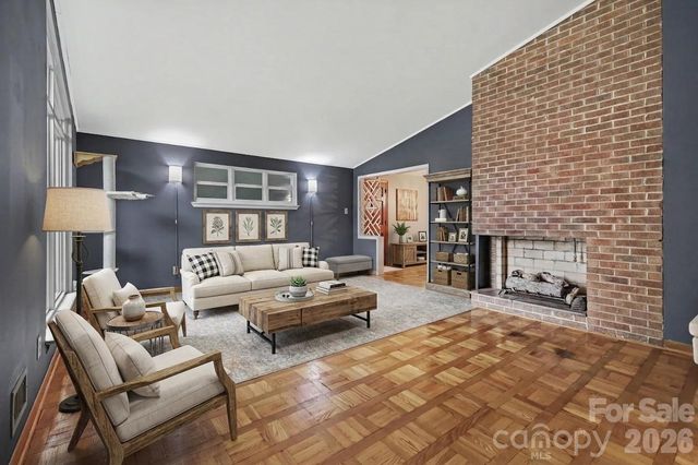 126 21st Avenue NW, Hickory, NC 28601