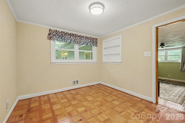 126 21st Avenue NW, Hickory, NC 28601