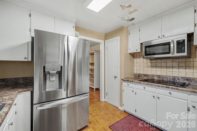 126 21st Avenue NW, Hickory, NC 28601