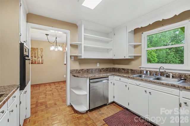 126 21st Avenue NW, Hickory, NC 28601