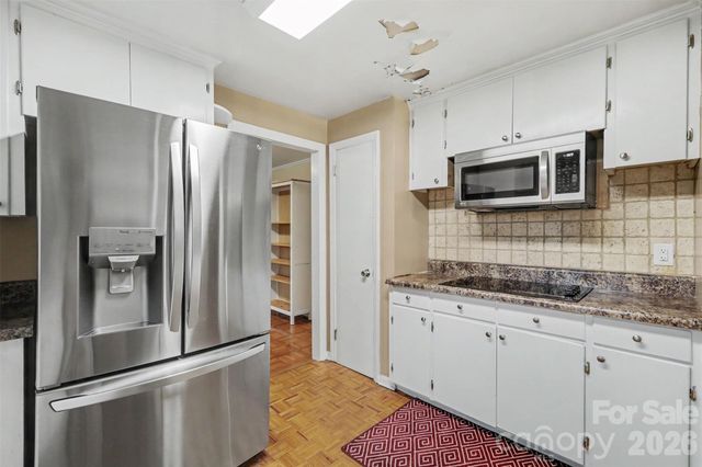 126 21st Avenue NW, Hickory, NC 28601