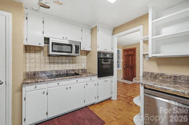 126 21st Avenue NW, Hickory, NC 28601
