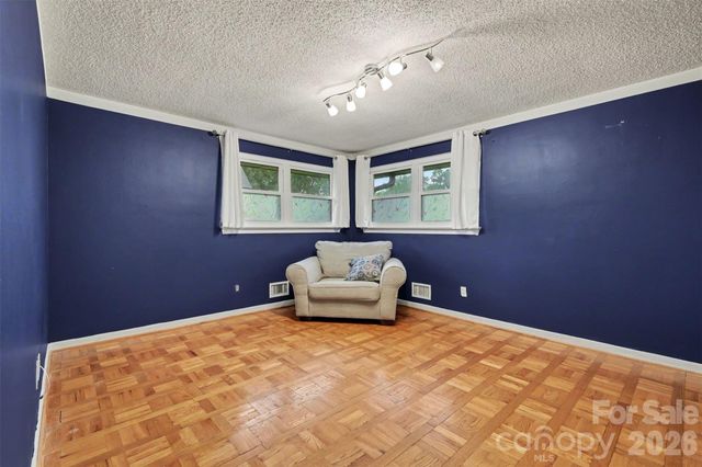 126 21st Avenue NW, Hickory, NC 28601