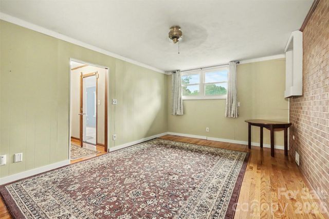 126 21st Avenue NW, Hickory, NC 28601