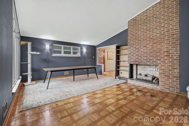 126 21st Avenue NW, Hickory, NC 28601