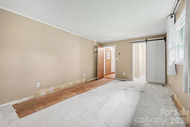 126 21st Avenue NW, Hickory, NC 28601