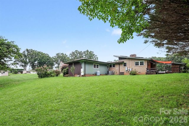 126 21st Avenue NW, Hickory, NC 28601