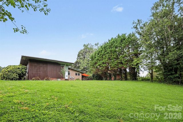126 21st Avenue NW, Hickory, NC 28601