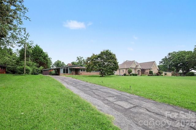 126 21st Avenue NW, Hickory, NC 28601