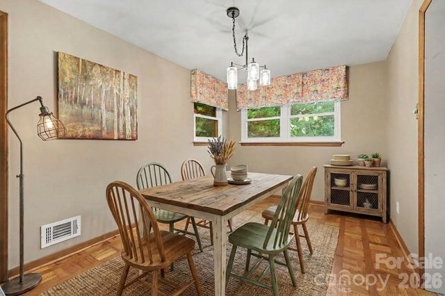 126 21st Avenue NW, Hickory, NC 28601