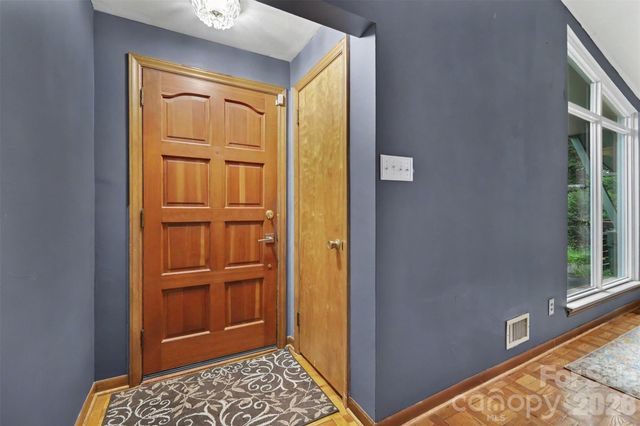 126 21st Avenue NW, Hickory, NC 28601