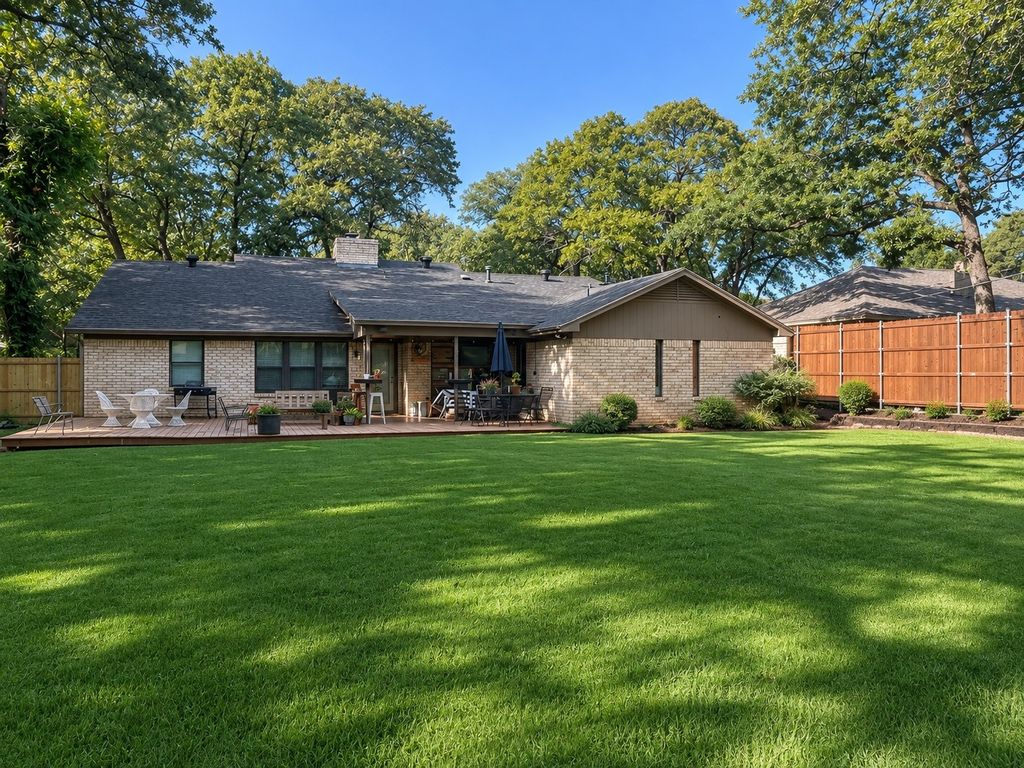 2858 Cresthaven Drive, Grapevine, TX 76051 — photo 2