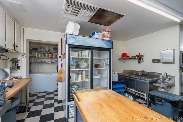 200 N Broadway Street, Cleveland, OK 74020