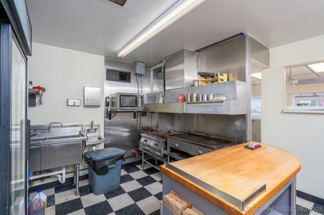 200 N Broadway Street, Cleveland, OK 74020