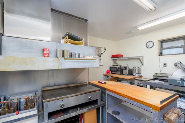 200 N Broadway Street, Cleveland, OK 74020