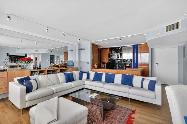 7135 Collins Avenue 1124, Miami Beach, FL 33141