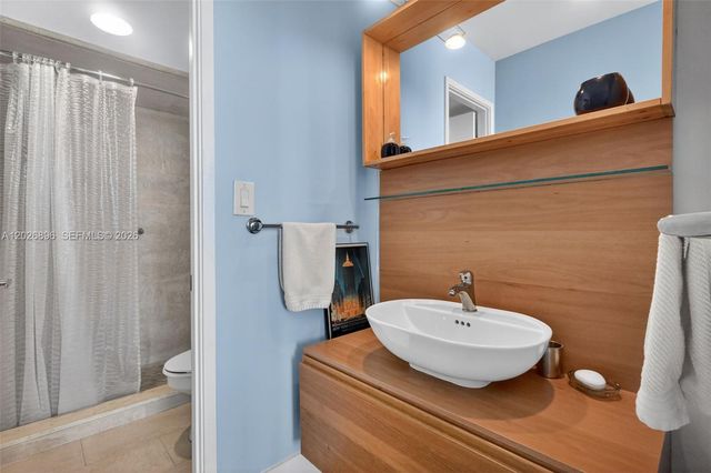 7135 Collins Avenue 1124, Miami Beach, FL 33141