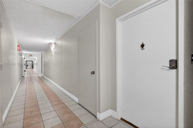 7135 Collins Avenue 1124, Miami Beach, FL 33141