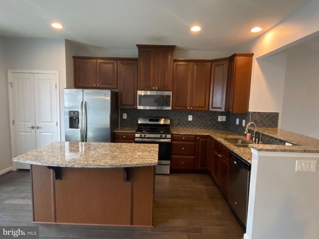 105 CHAMOMILE CT, Lake Frederick, VA 22630