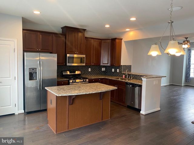 105 CHAMOMILE CT, Lake Frederick, VA 22630