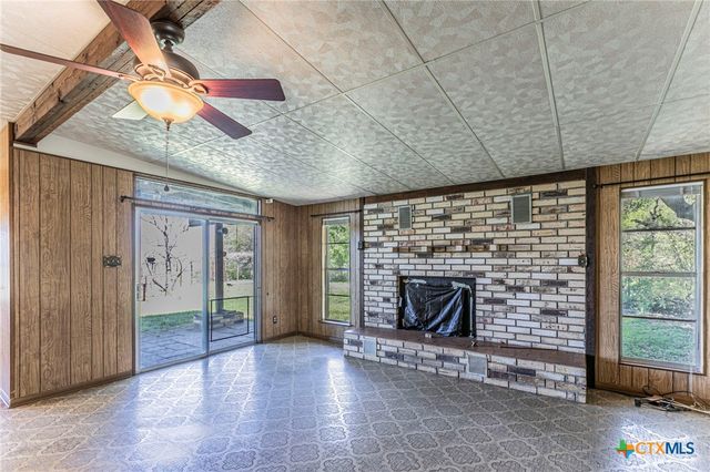 1500 County Road 405, Buckholts, TX 76518