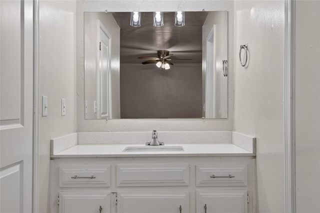 1015 Crown Drive, Edmond, OK 73034