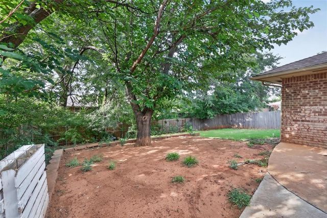 1015 Crown Drive, Edmond, OK 73034