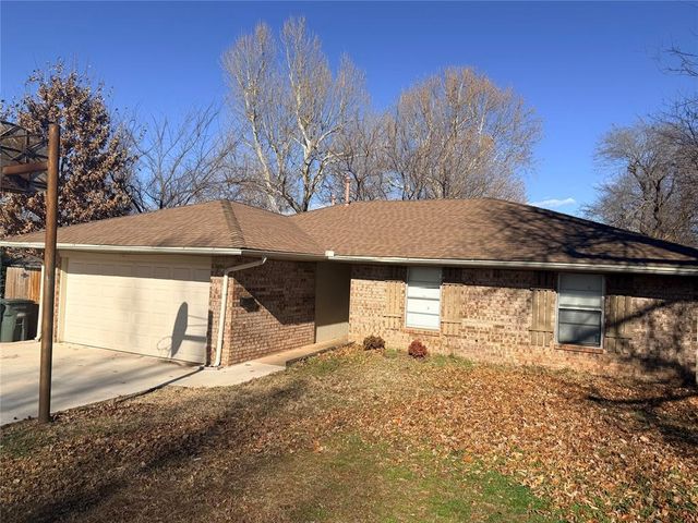 1015 Crown Drive, Edmond, OK 73034