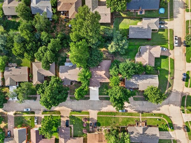 1015 Crown Drive, Edmond, OK 73034