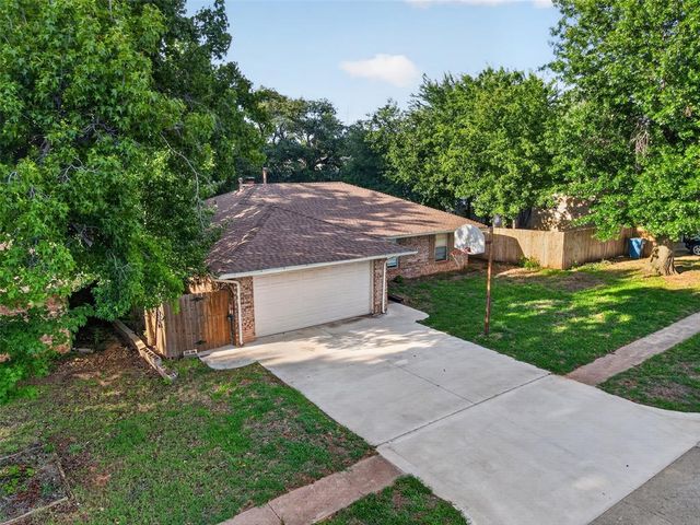 1015 Crown Drive, Edmond, OK 73034