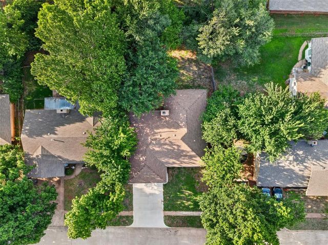 1015 Crown Drive, Edmond, OK 73034