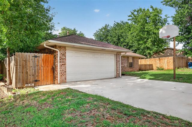 1015 Crown Drive, Edmond, OK 73034