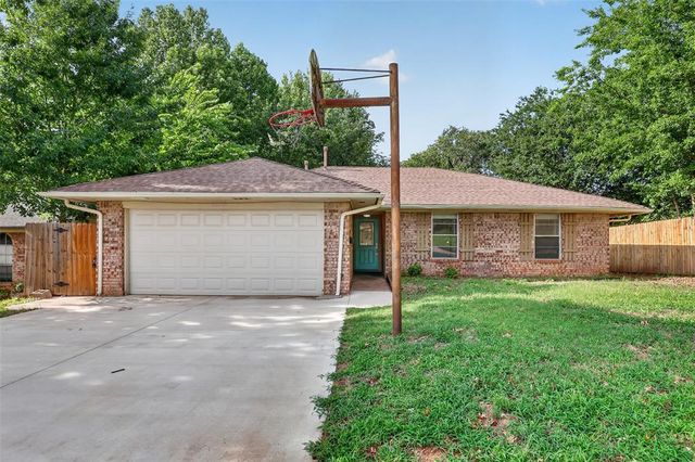 1015 Crown Drive, Edmond, OK 73034